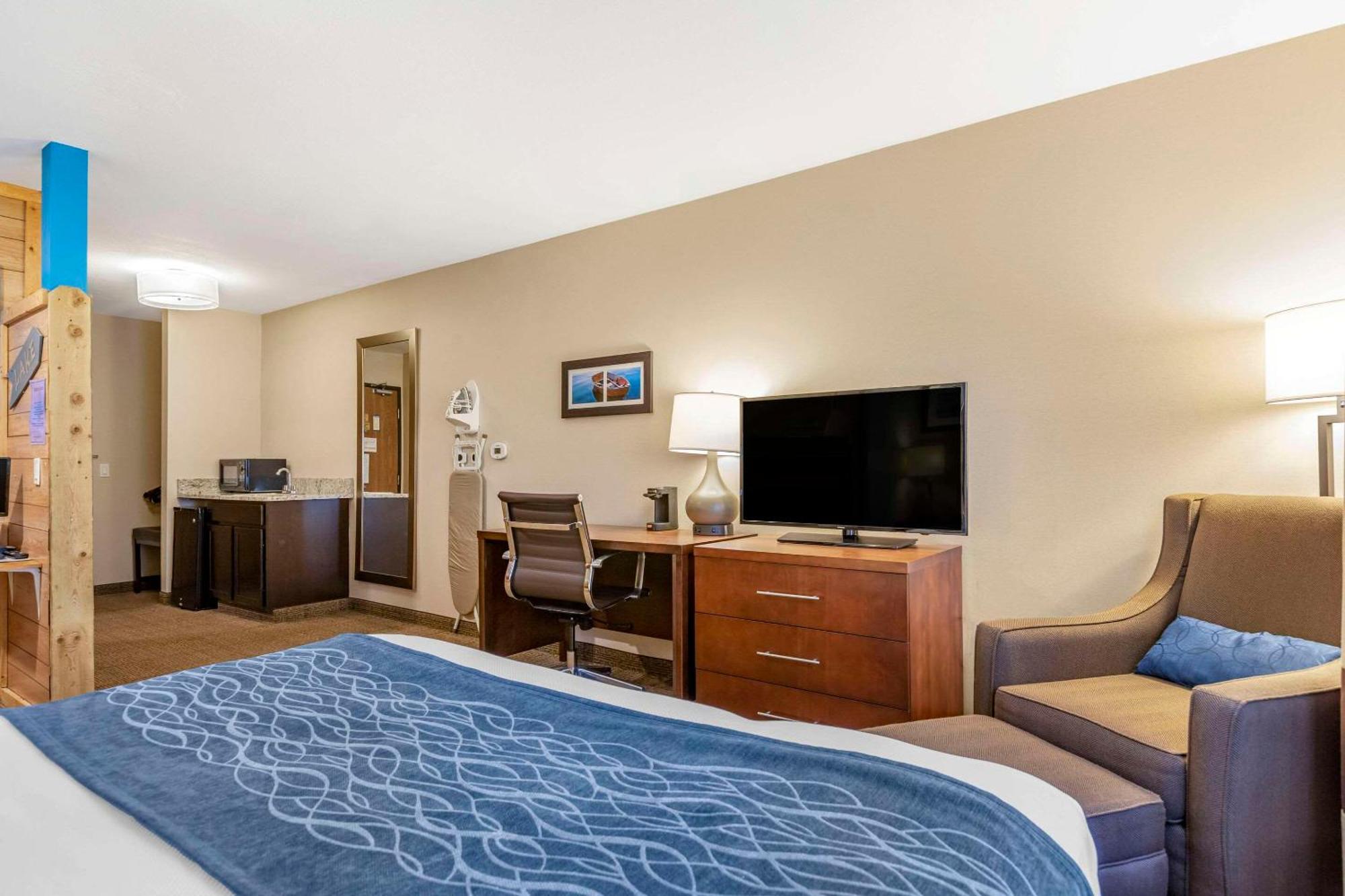 Comfort Inn Ludington Near Us-10 Eksteriør billede