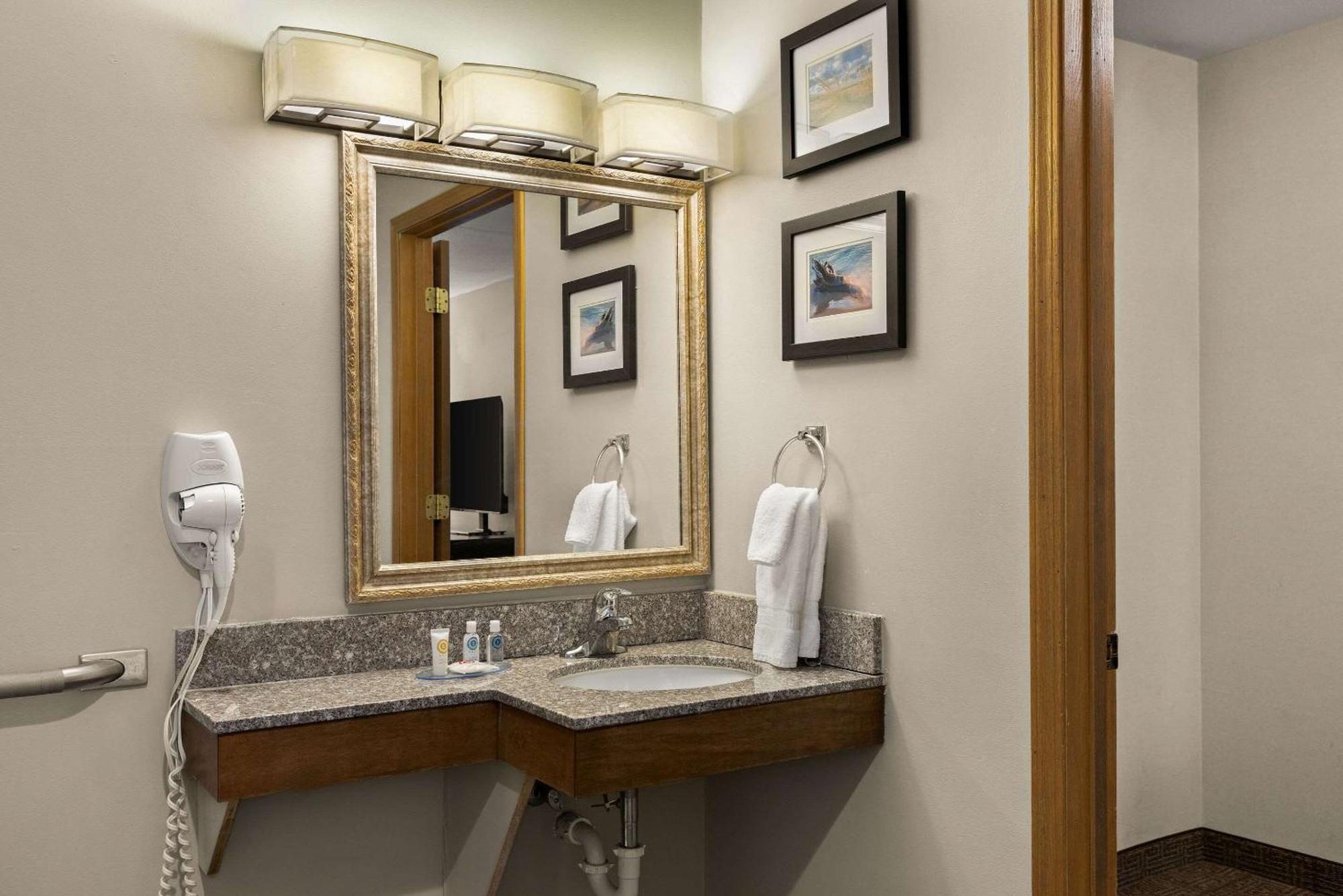 Comfort Inn Ludington Near Us-10 Eksteriør billede
