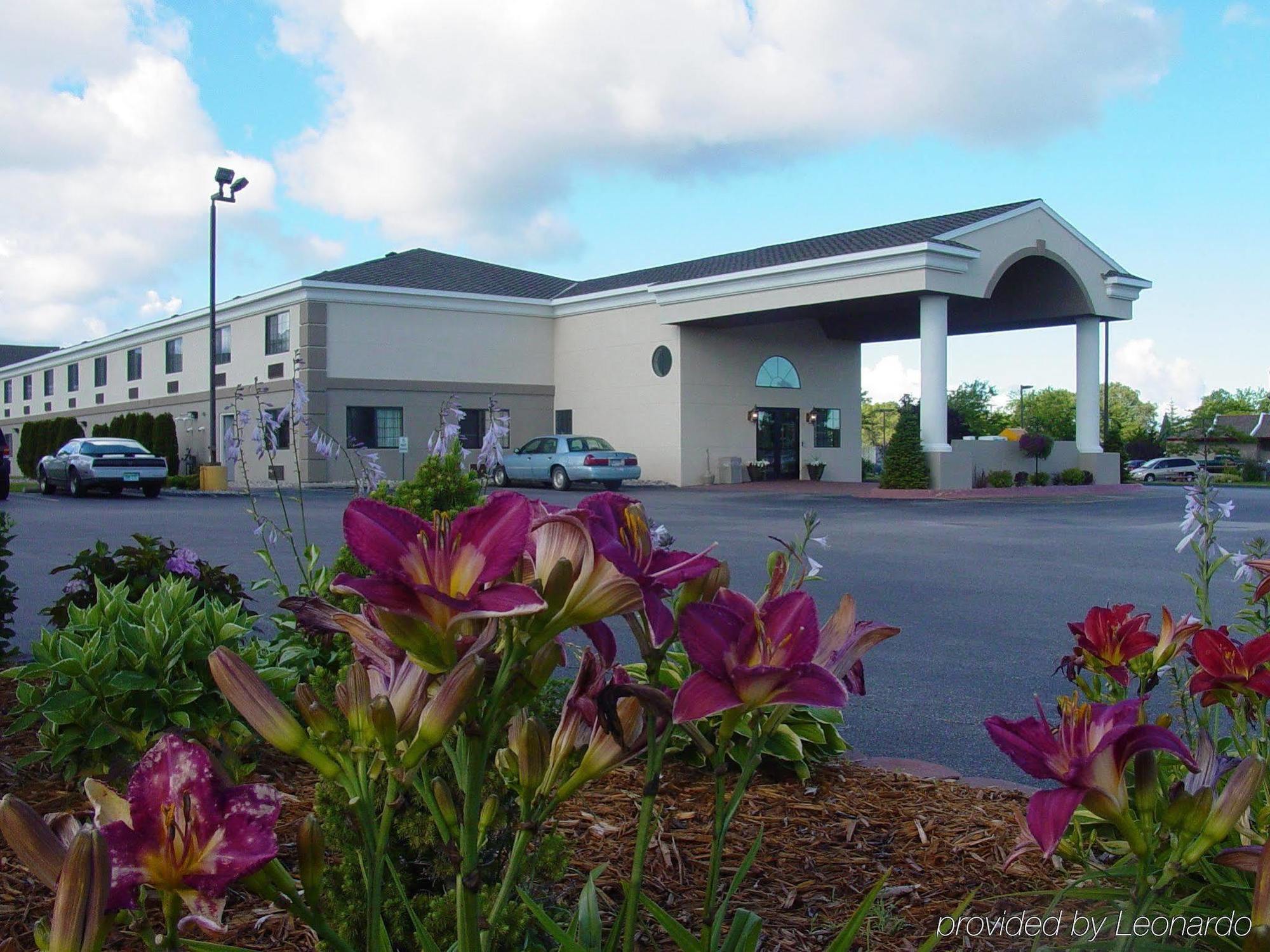 Comfort Inn Ludington Near Us-10 Eksteriør billede