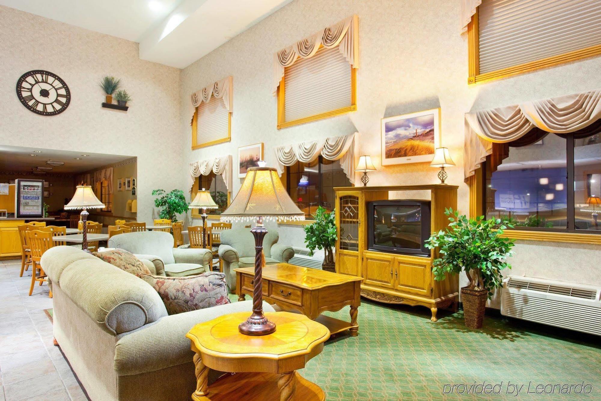 Comfort Inn Ludington Near Us-10 Eksteriør billede